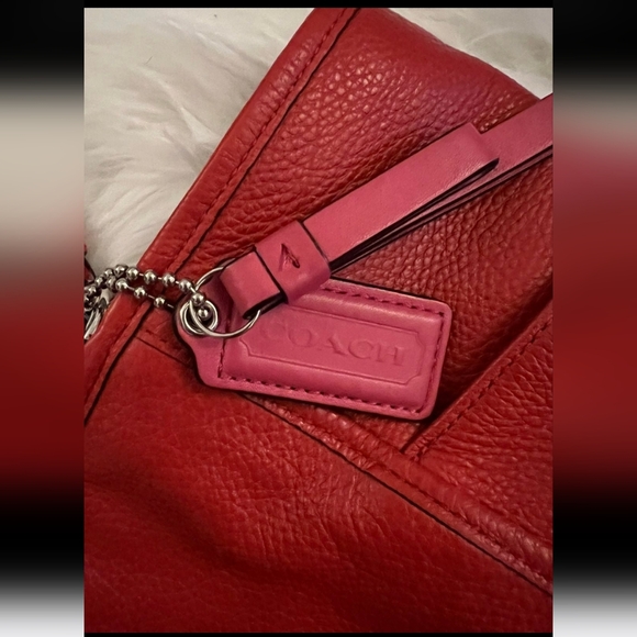 Roomy Coach Park Leather ❤️ Red ❤️ Carrie Tote in excellent condition - Picture 3 of 9